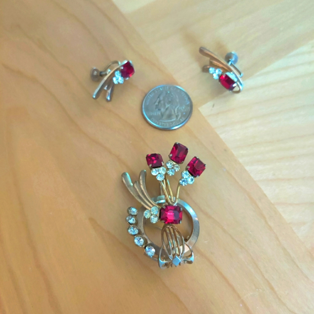 VINTAGE! Mid-century brooch and earrings set